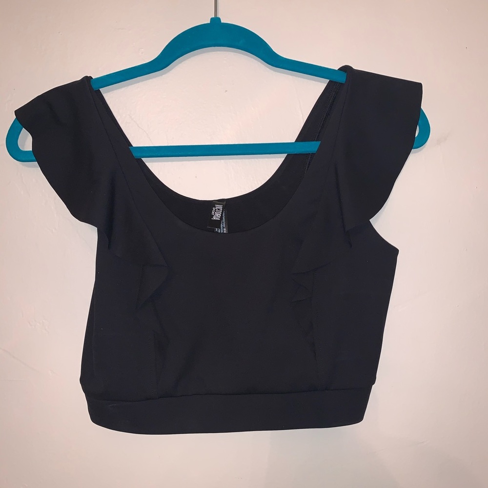 VS VICTORIA SPORT BLACK RUFFLE CROP TOP